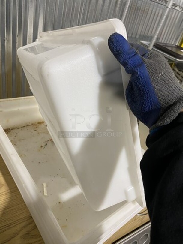 Commercial Platic Storage Bins! 4 X Your Bid! - Image 6 of 7