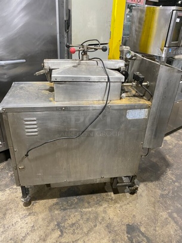 LATE MODEL! 2017 Commercial LP Powered Pressure Fryer! All Stainless Steel! On Casters! Model: YXY25D - Image 2 of 12