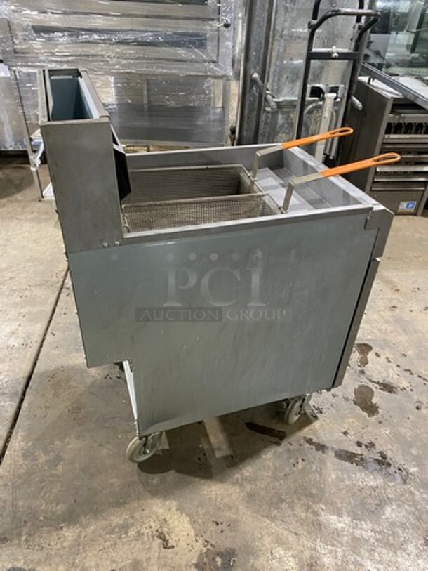 LIKE NEW! Sierra Commercial Natural Gas Powered Deep Fat Fryer! With 2 Metal Frying Baskets! With Backsplash! All Stainless Steel! On Casters! Model: SRF7580NG SN: 170802367 - Image 4 of 8