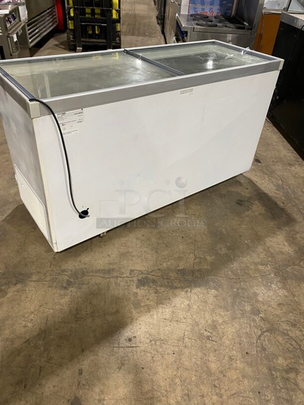 Vestfrost Commercial Ice Cream Freezer Merchandiser! With 2 Sliding Top Doors! Model SCF1710 Serial 20092424877! 115V! - Image 4 of 7