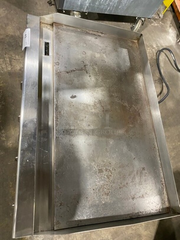 Fleetwood Commercial Countertop Electric Powered Flat Top Griddle! With Back And Side Splashes! All Stainless Steel! On Legs! - Image 5 of 8