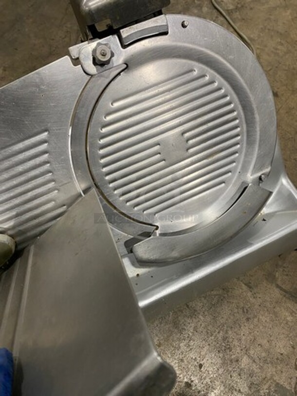Hobart Commercial Countertop Deli/Meat Slicer! All Stainless Steel! Model: 2812 SN: 561188032 120V 60HZ 1 Phase - Image 6 of 11