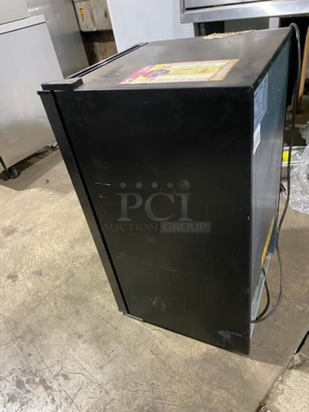 Wine Enthusiast Countertop/ Undercounter Wine Cooler! With Metal Wine Racks! Model: 268783608 SN: C19201441 - Image 4 of 7