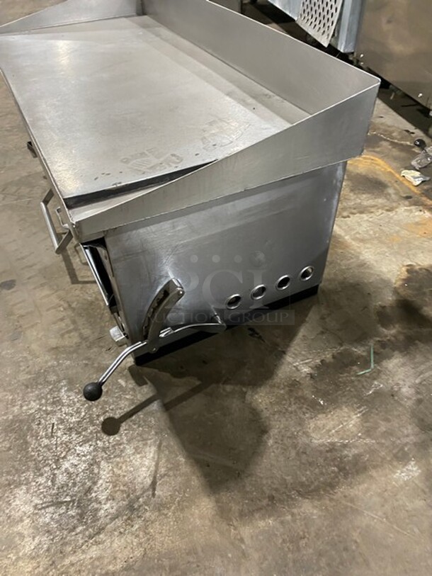 Commercial Natural Gas Powered Countertop Flat Top Griddle And Cheese Melter Combo! With Back And Side Splashes! All Stainless Steel! - Image 4 of 8