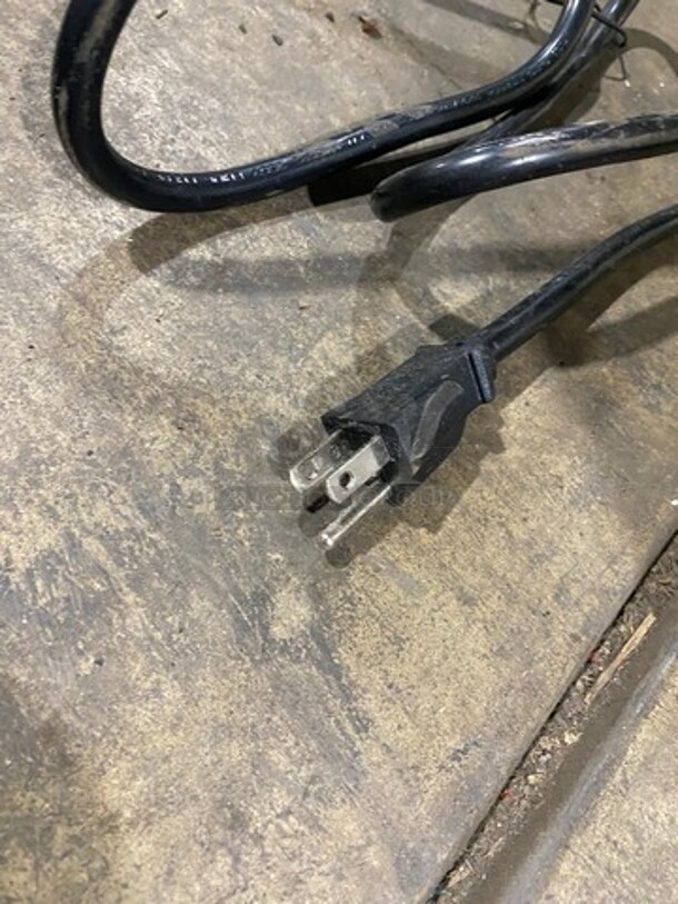 Avantco Commercial Countertop Powered Pizza/ Snack Oven! Model: 177CPO16TSGL SN: CPO16TSGL20050025 120V! Working! - Image 8 of 8