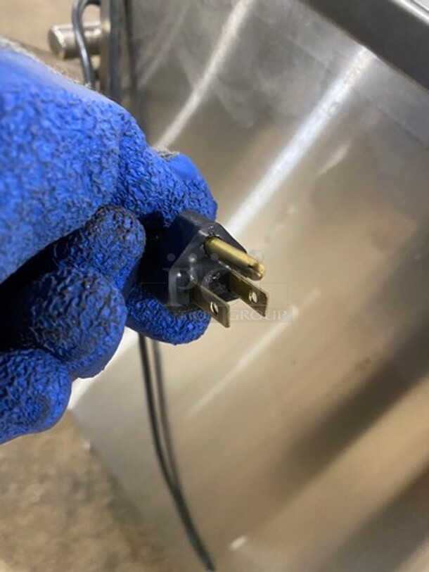 OUT OF THE BOX! NEVER USED! Bayonne Commerical 5 Bay Cold Pan/Cold Food Buffet Counter! With Folding Serving Counter! With 2 Shelf Storage Underneath! All Stainless Steel! On Legs! Model: CPM-72 SN: 7195 120V 60HZ 1 Phase - Image 8 of 8