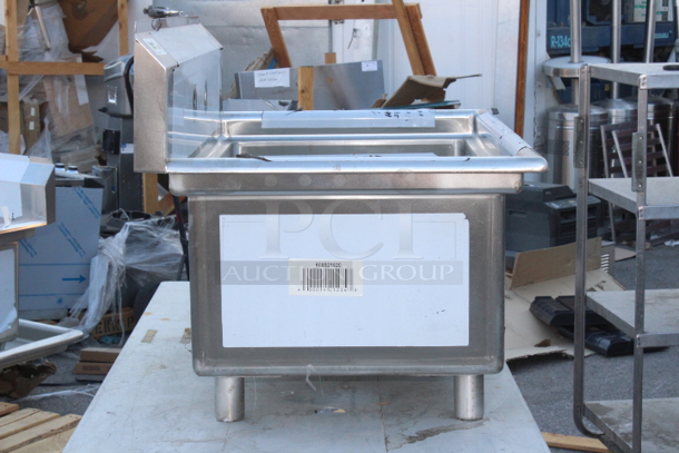 BRAND NEW SCRATCH & DENT! Regency 600S21620G 39" 16 Gauge Stainless Steel Two Compartment Commercial Sink - 16" x 20" x 12" Bowls   - Image 3 of 7