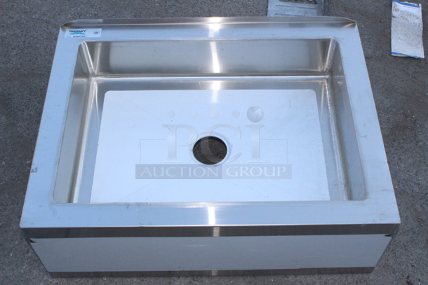 BRAND NEW SCRATCH & DENT! Regency 600SM20286 33" 16-Gauge Stainless Steel One Compartment Floor Mop Sink - 28" x 20" x 6" Bowl - Image 7 of 8