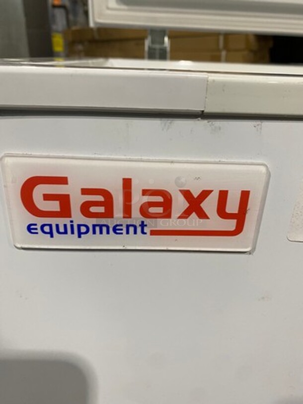 NEW! Galaxy Commercial Reach Down Chest Freezer! With Hinged Top Lid! Model: 177CF20HC SN: BD650X10320L9QA147 115V 60HZ 1 Phase - Image 6 of 10