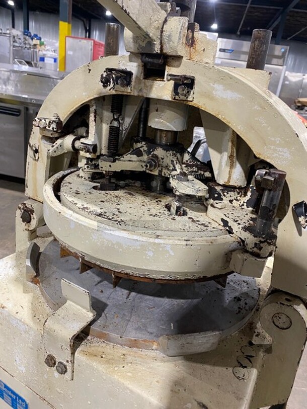 Benier  Heavy Duty Commercial Dough Divider! - Image 5 of 9