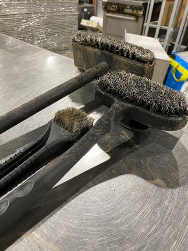 Assorted Size Grill Brushes! 3x Your Bid! - Image 2 of 5