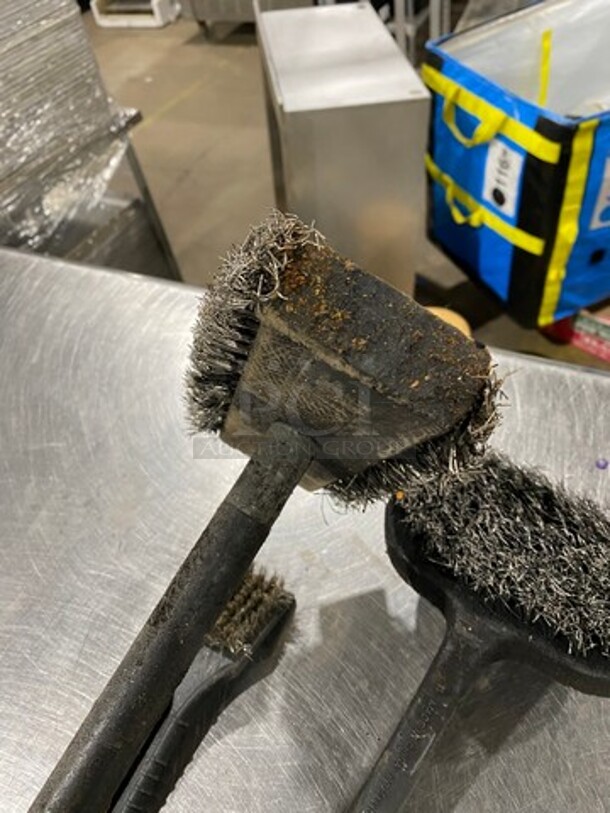 Assorted Size Grill Brushes! 3x Your Bid! - Image 5 of 5