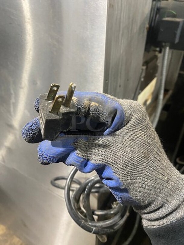 Garland Commercial Gas Powered Double Deck Convection Oven! With View Through Doors! Metal Oven Racks! All Stainless Steel! On Casters! Master Series! 2x Your Bid Makes One Unit! - Image 9 of 11