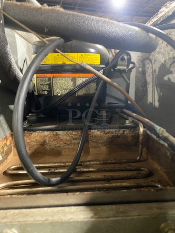 Continental Commercial Single Door Reach In Cooler! Poly Coated Racks! All Stainless Steel! With Legs! Model: DL1RE SN: 14551460 115V 60HZ 1 Phase - Image 11 of 12