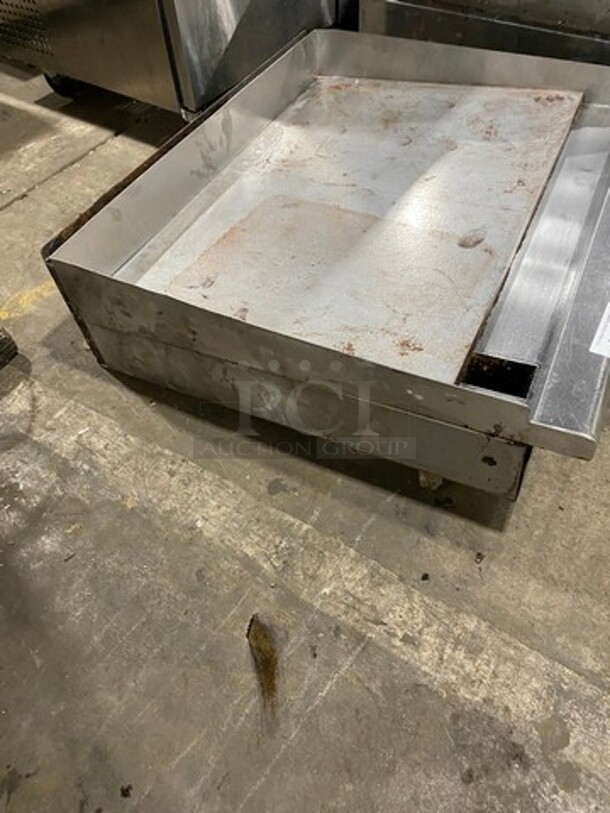 Imperial Commercial Countertop Natural Gas Powered Flat Top Griddle! With Back And Side Splashes! All Stainless Steel! On Small Legs! - Image 2 of 7