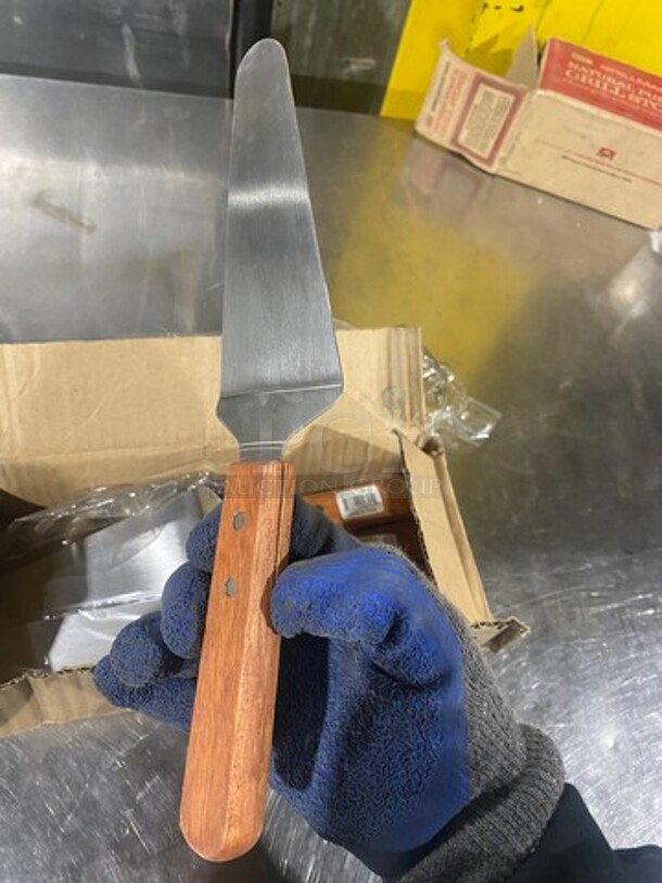 NEW! IN THE BOX! Cake/ Pie Server! With Wooden Handle! - Image 3 of 5