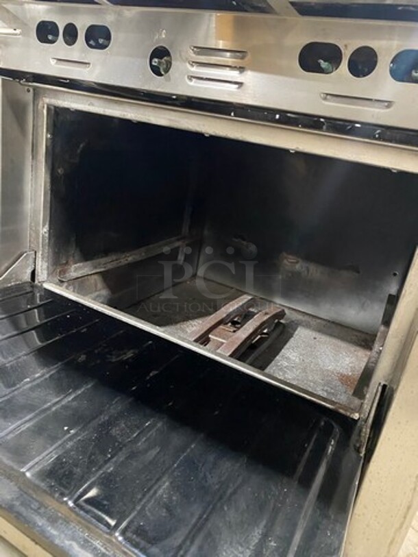 Garland Commercial Natural Gas Powered WIDE BODY 4 Burner Stove! With Oven Underneath! All Stainless Steel! With Raised Back Splash! GREAT FOR BIG POTS! On Legs! - Image 7 of 10