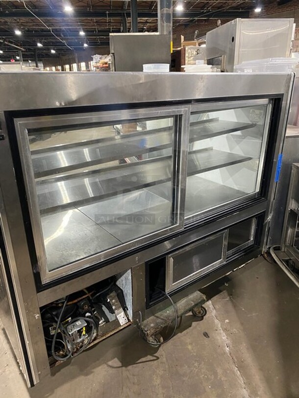 Leader Commercial Refrigerated Bakery/Deli Case! With Curved Front Glass! With Sliding Rear Access Doors! All Stainless Steel Body! Model:RHDL72 SN:PT10M1682A 115V 60HZ 1 Phase - Image 3 of 9