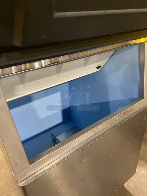 Hoshizaki Commercial Ice Making Machine! With Commercial Ice Bin Attached Underneath! All Stainless Steel! On Legs! 208-230V 1 Phase! Model: KM-1340MRH SN: E08307G! - Image 6 of 7