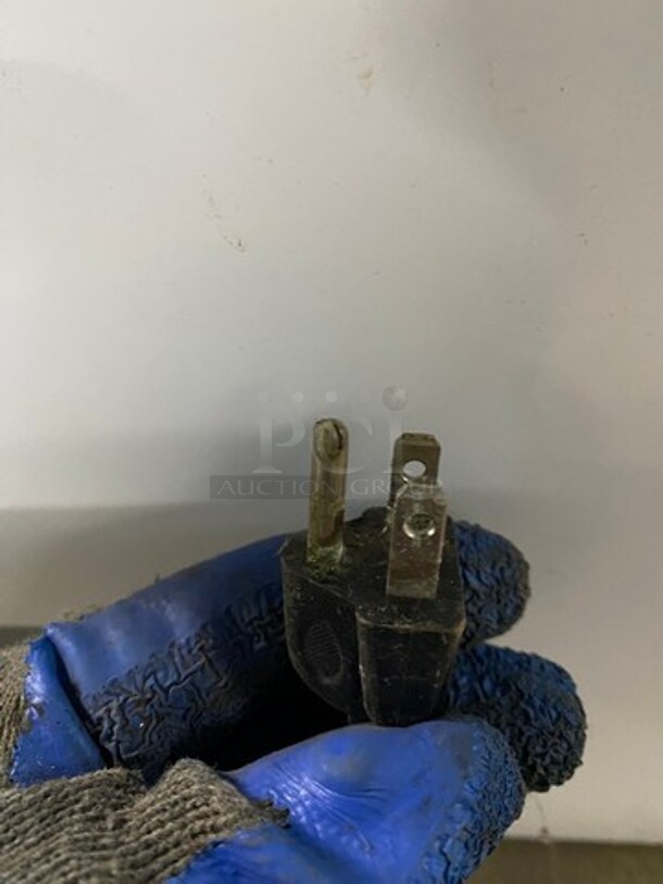 Haier White Commercial Chest Freezer/ Cooler! Model: IICM071PA SN: B300GJE5600WTDCR2117 115V 60HZ - Image 8 of 8