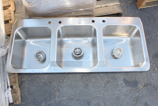 BRAND NEW SCRATCH & DENT! Regency 600DI3141620 14" x 16" x 10" 20 Gauge Stainless Steel Three Compartment Drop-In Sink + 3 Drains!!  - Image 6 of 6