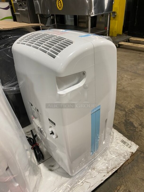 NEW! OUT OF THE BOX! SCRATCH-N-DENT! Whynter 70 Pint Portable Dehumidifier Unit! With Built In Pump! Model: RPD702WP 115V - Image 4 of 8