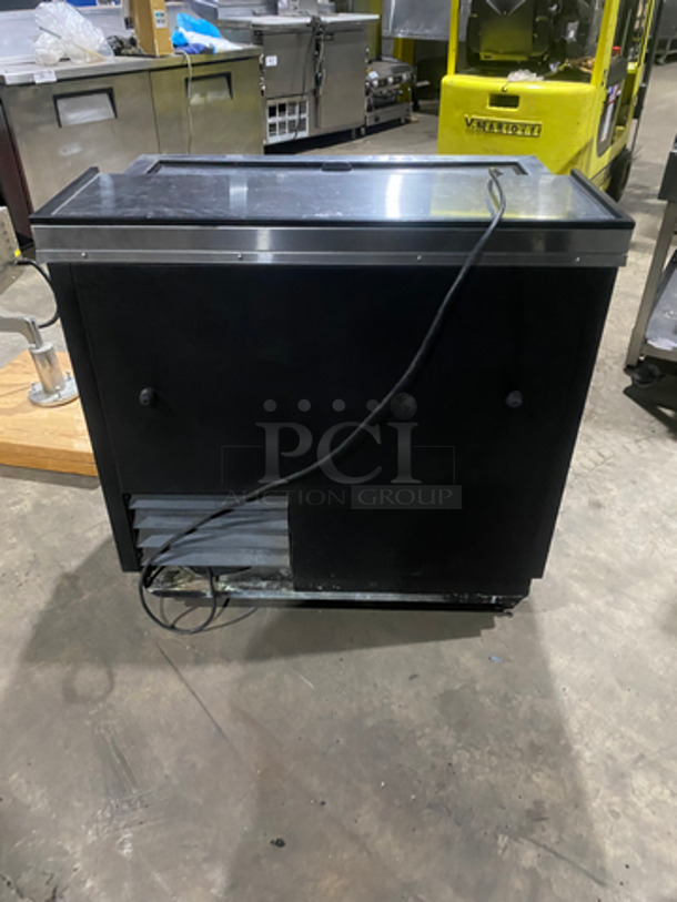 True Commercial Under The Counter Beer Bottle Cooler! With Single Stainless Steel Sliding Top Door! Model: T36GC SN: 13871158 115V 60HZ 1 Phase - Image 3 of 8