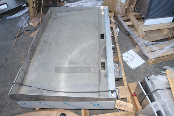 BRAND NEW SCRATCH & DENT! Vulcan MSA60-30 60" Countertop Natural Gas Deep Griddle with Snap-Action Thermostatic Controls - 135,000 BTU SERIAL# 650242061. Unit has all legs and pans. Back is dented.  - Image 5 of 6