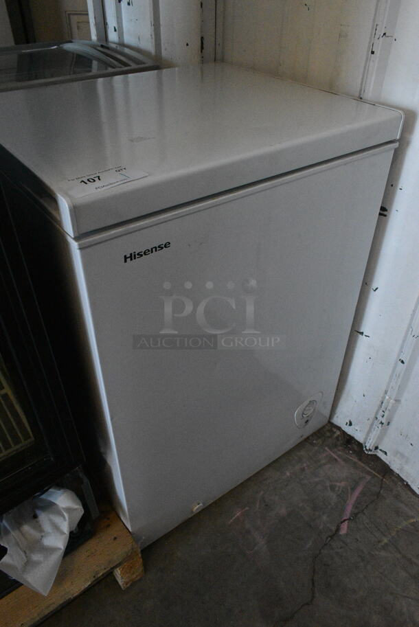 Hisense WFC050M6XWD Metal Chest Freezer w/ Hinge Lid. 115 Volts, 1 Phase. Tested and Working! - Image 2 of 4