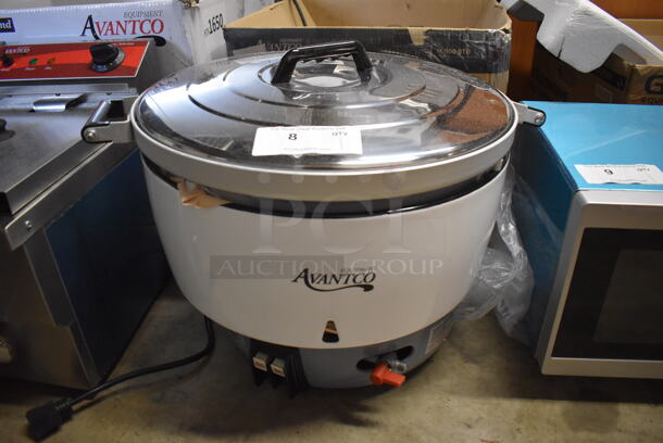BRAND NEW IN BOX! Avantco 177GRC110NAT  Metal Commercial Countertop Natural Gas Powered 110 Cup (55 Cup Raw) Rice Cooker. 14,000 BTU. 24x18x18. Tested and Working!