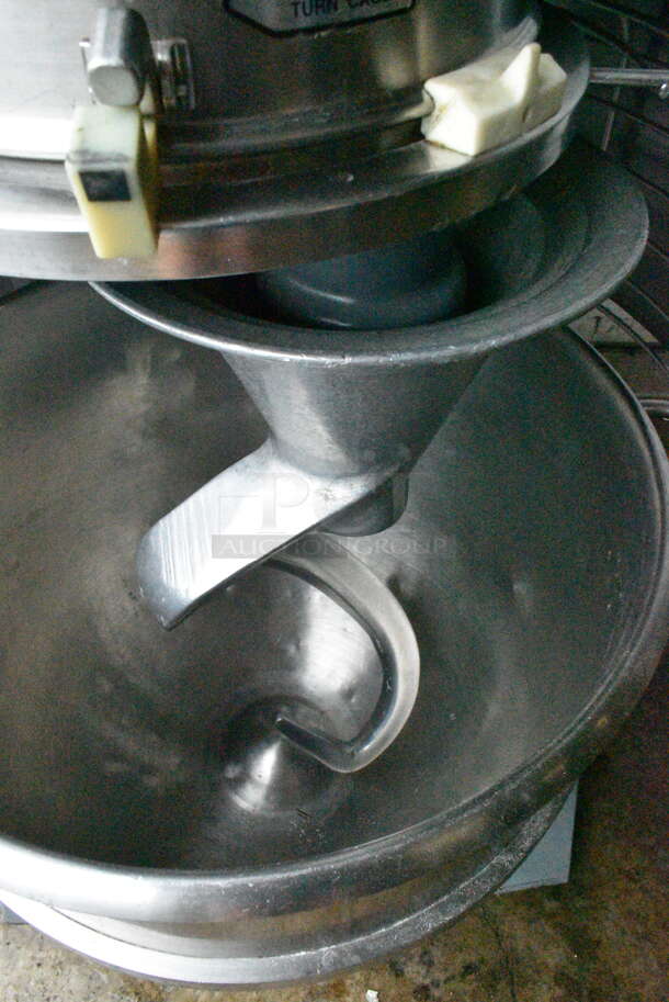Hobart L-800 Metal Commercial Floor Style 80 Quart Planetary Dough Mixer w/ Stainless Steel Mixing Bowl, Bowl Guard and Dough Hook Attachment. 200 Volts, 3 Phase.  - Image 4 of 11