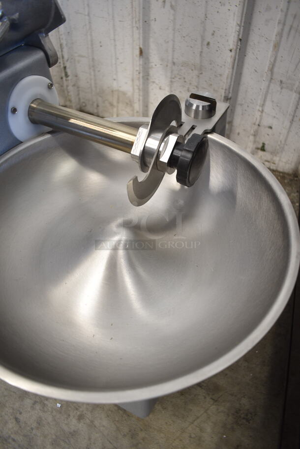 BRAND NEW SCRATCH AND DENT! Hobart 84145 5 lb. Buffalo Chopper Food Processor with Powder-Coated Aluminum Base, S Blade and #12 Hub. 115 Volts, 1 Phase. Tested and Working! - Image 6 of 9