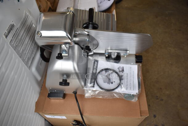 BRAND NEW IN BOX! Avantco 177SL310 Stainless Steel Commercial Countertop Meat Slicer w/ Blade Sharpener. 115 Volts, 1 Phase. 16x19x14. Tested and Working! - Image 4 of 6