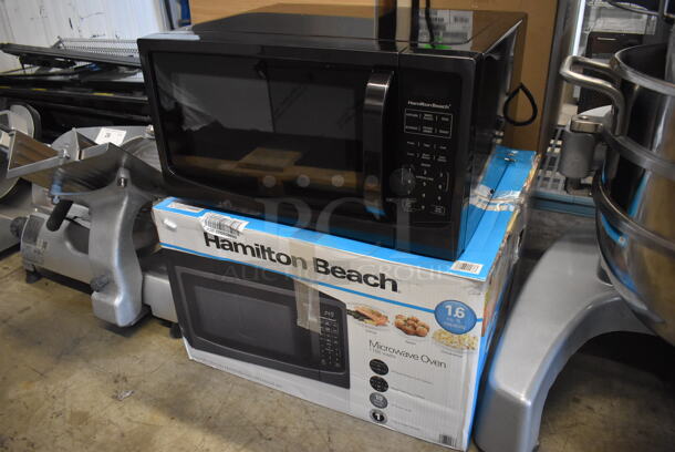 BRAND NEW IN BOX! Hamilton Beach P11043ALH-WTB1 Metal Countertop Microwave Oven w/ Plate. 120 Volts, 1 Phase. 22x19x12 - Image 2 of 5