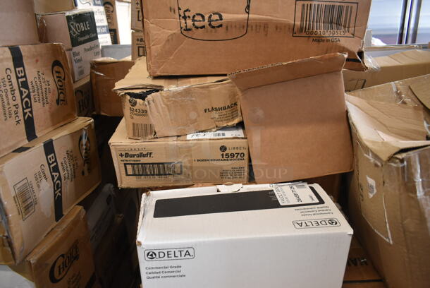 PALLET LOT of 25 BRAND NEW Boxes Including 50016C Choice 16 oz. Coffee Print Poly Paper Hot Cup - 1000/Case, 824339 Flashback Whiskey Glasses, 15970 Libbey Rocks Glasses, 50HT1 Foam Hinged Lid Containers, Choice 32 ox Clear Plastic Salad Bowl, 512XKD968CL Choice Deli Tag Pan / Bowl Sign Holder Clip - 25/Pack, 407POA16 Choice 15" Aluminum Pail Opener,347TCL5 Choice 5 oz. Clear Disposable Plastic Tumbler - 500/Case. 25 Times Your Bid! - Image 4 of 8