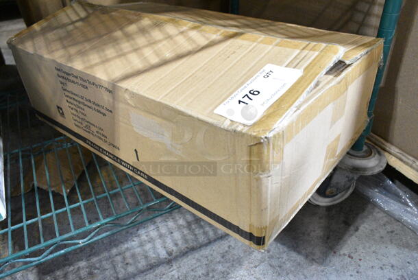 BRAND NEW SCRATCH AND DENT! 4-00646-11-10CR Power A Titan 10-Piece Cookware Set in Stainless Steel and Black - Image 2 of 3