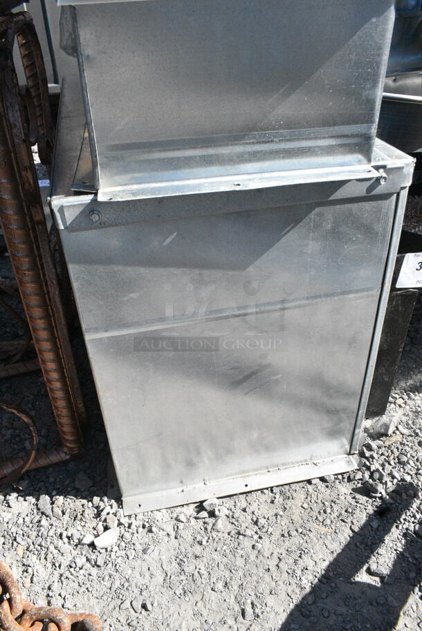 5 Various Metal Vent Pieces. 5 Times Your Bid!  - Image 4 of 4