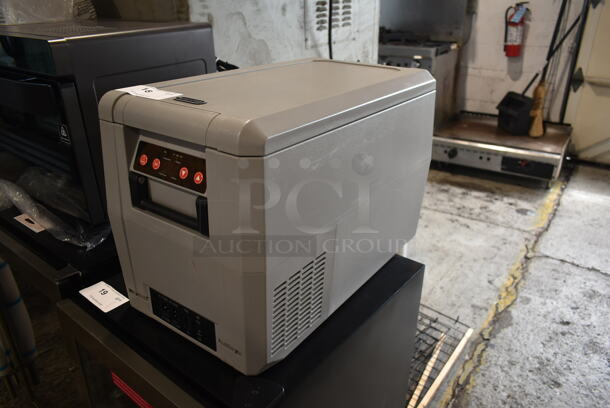 BRAND NEW SCRATCH AND DENT! Whynter FMC-350XP Metal Countertop 34 Quart Compact Portable Freezer Refrigerator. 115 Volts, 1 Phase. Tested and Working! - Image 2 of 7