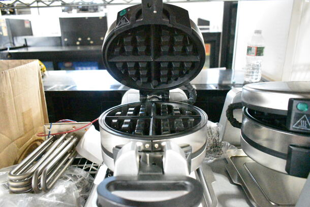 BRAND NEW SCRATCH AND DENT! Waring WW300BX Non-Stick Quad Belgian Waffle Iron / Maker. 208 Volts, 1 Phase. Tested and Working! - Image 4 of 9