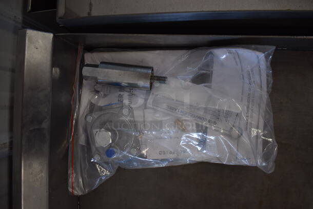 Avantco Stainless Steel Commercial Countertop Gas Powered Flat Top Griddle w/ Thermostatic Controls. Unit Can Be Either Natural or Propane Gas. 60x30x16 - Image 4 of 6