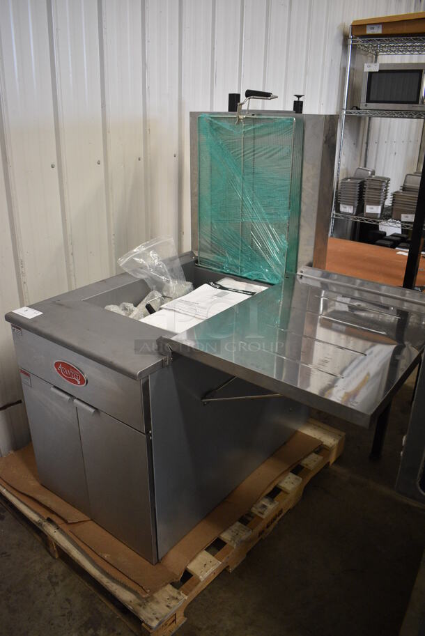 BRAND NEW SCRATCH AND DENT! 2021 Avantco Model 177FBF1824NG Stainless Steel Commercial Floor Style Natural Gas Powered Donut Fryer. 90,000 BTU. 45x41.5x55 - Image 4 of 7