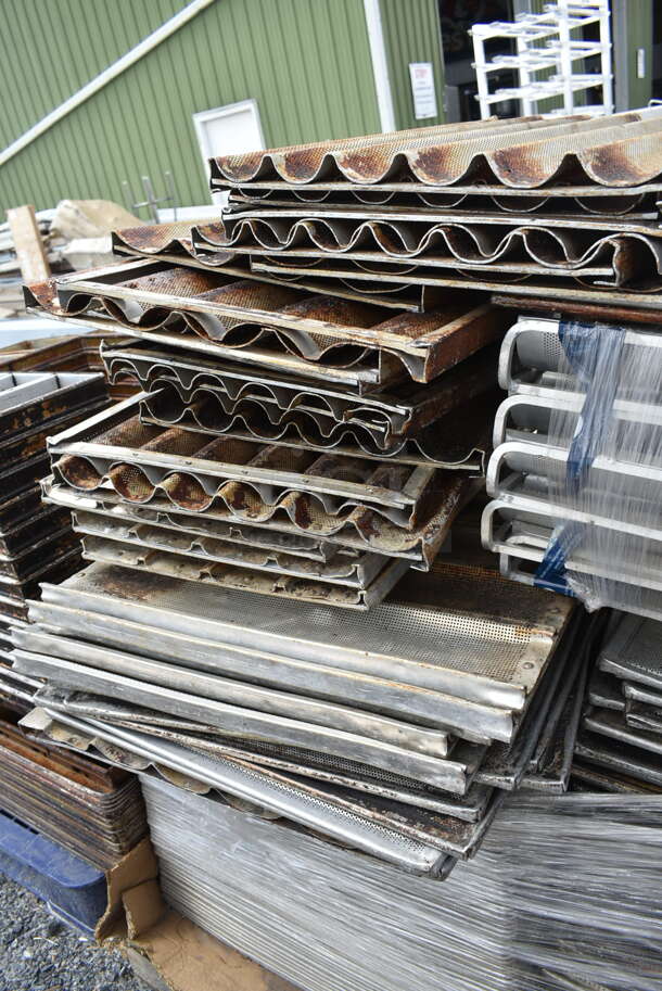 PALLET LOT of Approximately 259 Various Loaf Baking Pans Including 6 Loaf Baking Pans, Full Size Baking Pans. 259 Times Your Bid! - Image 11 of 11