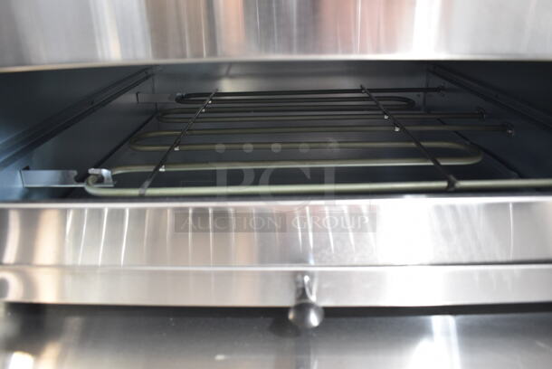 BRAND NEW SCRATCH AND DENT! Avantco 177CPO16TS Stainless Steel Countertop Pizza / Snack Oven with Adjustable Thermostatic Control. 120 Volts, 1 Phase. Tested and Working! - Image 4 of 7