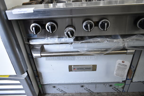 BRAND NEW SCRATCH AND DENT! 2023 Garland G60-10CC Stainless Steel Natural Gas 10 Burner 60" Range with 2 Convection Ovens and Back Splash. 406,000 BTU. - Image 7 of 12