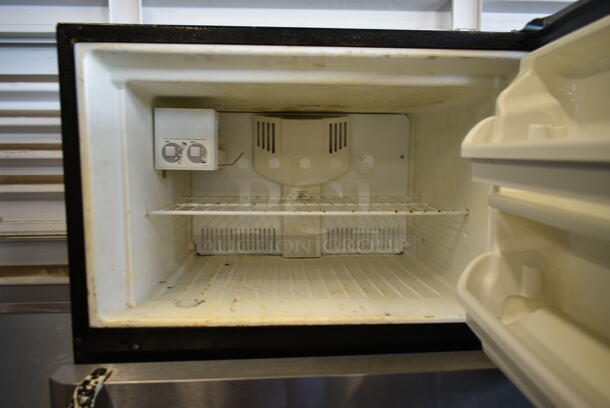 Kenmore 253.7482340G Metal Cooler Freezer Combo. 115 Volts, 1 Phase. Tested and Powers On But Does Not Get Cold - Image 2 of 6