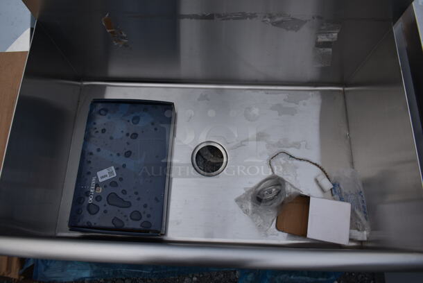 BRAND NEW SCRATCH AND DENT! Stainless Steel Commercial Single Bay Sink. No Legs. - Image 3 of 5