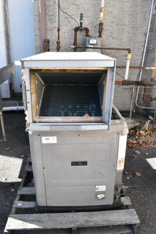 York AHP24B3XH21A Metal Commercial Air Handler. BUYER MUST REMOVE: Bring Tools and Manpower Needed To Remove This Item.