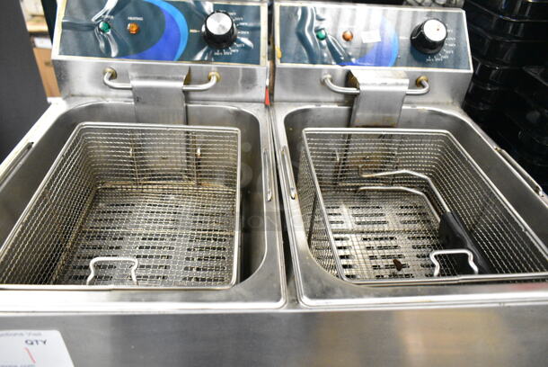 	BRAND NEW SCRATCH AND DENT! 2023 Hoocoo FRY-20L Stainless Steel Commercial Countertop Electric Powered 2 Bay Deep Fat Fryer w/ 2 Metal Baskets and 2 Lids. 120 Volts, 1 Phase. - Image 6 of 7