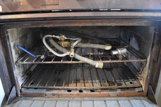 Garland Metal Commercial Propane Gas Powered 4 Burner Range w/ Oven. 30x33x40.5 - Image 5 of 6