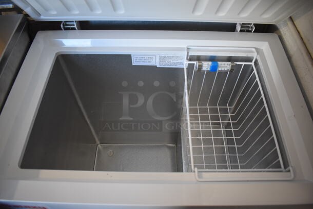 Galaxy 177CF5 Metal Chest Freezer on Casters. 115 Volts, 1 Phase. 30x22x33. Tested and Powers On But Does Not Get Cold - Image 4 of 5